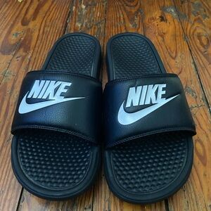 Men Nike slides size 10